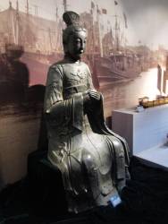 Statue_of_Mazu_in_Nantong_Museum_web.jpg